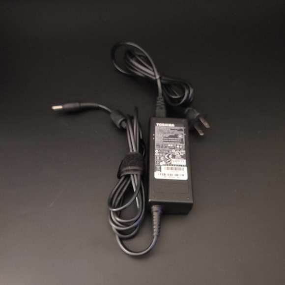 Toshiba Genuine 19V Power Adapter, Part PA3714U-1ACA - Picture 1 of 4